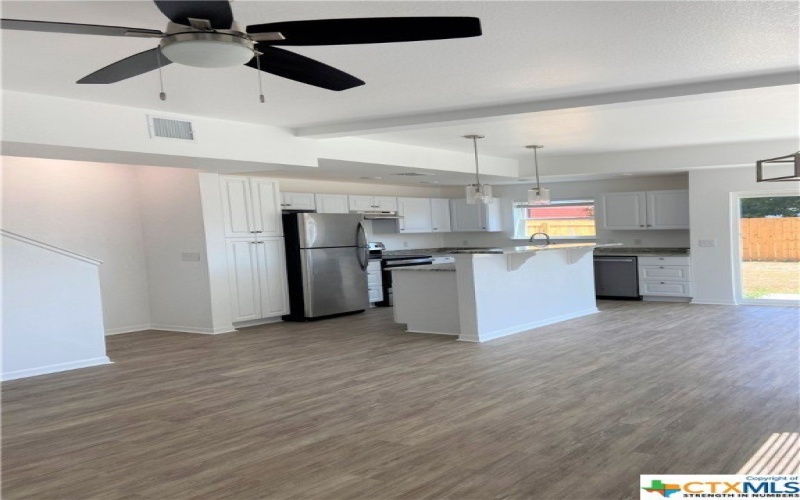 1006 E Fannin Street, Luling, TX 78648, 3 Habitaciones Habitaciones , ,2 BañosBaños,Residential Lease,En Alquiler,1006 E Fannin Street,542991