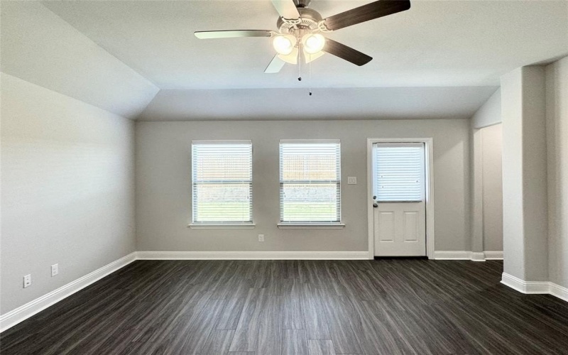 6317 Graceland Drive, Greenville, TX 75402, 3 Bedrooms Bedrooms, ,2 BathroomsBathrooms,Residential Lease,For Rent,6317 Graceland Drive,20955905