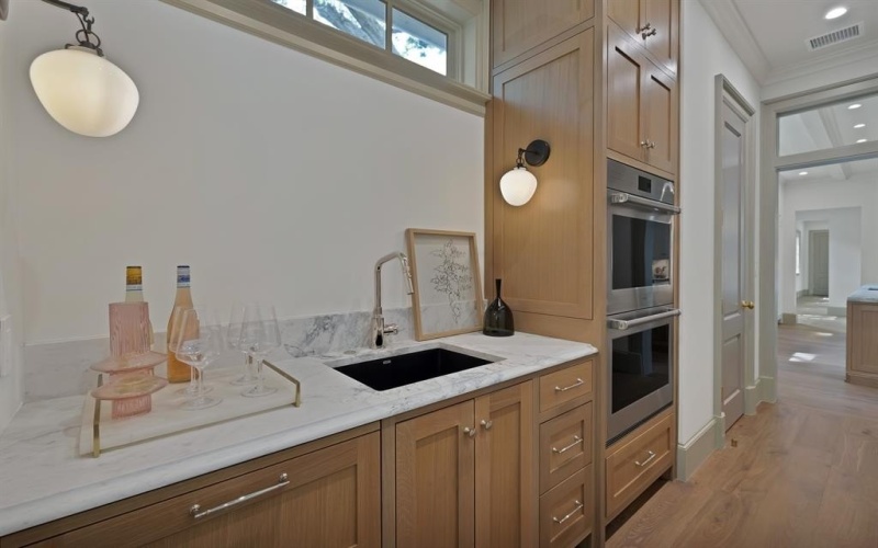 3626 University Boulevard, University Park, TX 75205, 9 Bedrooms Bedrooms, ,9 BathroomsBathrooms,Residential,For Sale,3626 University Boulevard,20956126