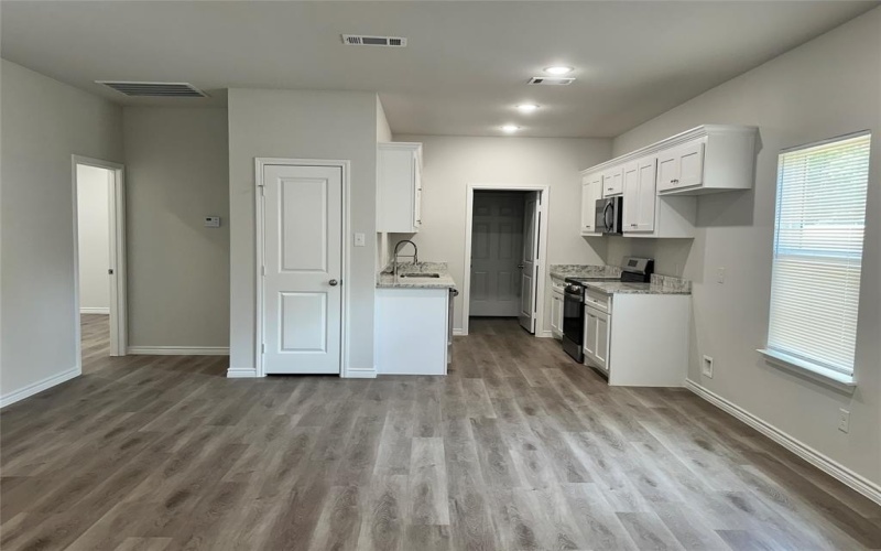 102 Navajo Drive, Mabank, TX 75156, 3 Bedrooms Bedrooms, ,2 BathroomsBathrooms,Residential Lease,For Rent,102 Navajo Drive,20956136