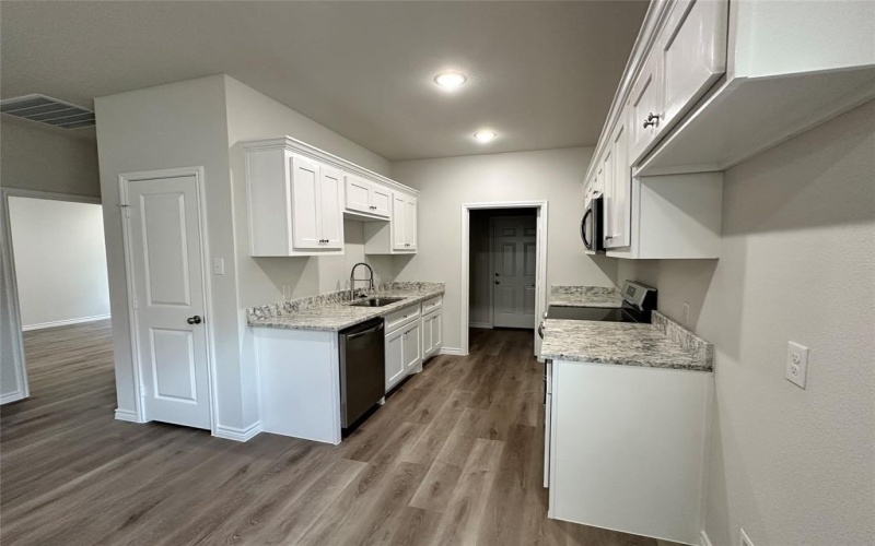 102 Navajo Drive, Mabank, TX 75156, 3 Bedrooms Bedrooms, ,2 BathroomsBathrooms,Residential Lease,For Rent,102 Navajo Drive,20956136
