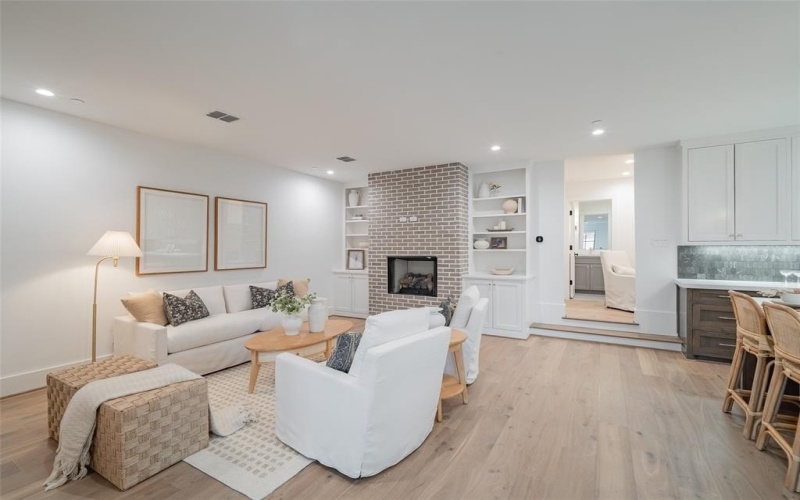 4525 Emerson Avenue #2L, University Park, TX 75205, 3 Habitaciones Habitaciones , ,3 BañosBaños,Residential Lease,En Alquiler,4525 Emerson Avenue,20956361