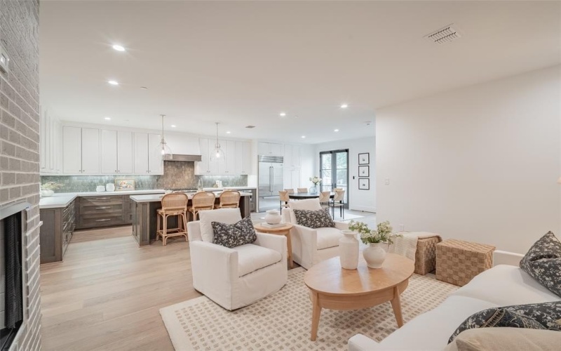 4525 Emerson Avenue #2L, University Park, TX 75205, 3 Habitaciones Habitaciones , ,3 BañosBaños,Residential Lease,En Alquiler,4525 Emerson Avenue,20956361