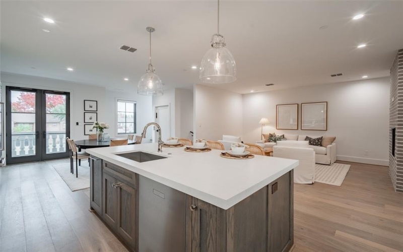 4525 Emerson Avenue #2L, University Park, TX 75205, 3 Habitaciones Habitaciones , ,3 BañosBaños,Residential Lease,En Alquiler,4525 Emerson Avenue,20956361