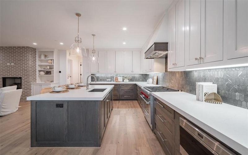 4525 Emerson Avenue #2L, University Park, TX 75205, 3 Habitaciones Habitaciones , ,3 BañosBaños,Residential Lease,En Alquiler,4525 Emerson Avenue,20956361