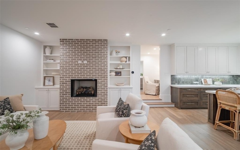 4525 Emerson Avenue #2L, University Park, TX 75205, 3 Habitaciones Habitaciones , ,3 BañosBaños,Residential Lease,En Alquiler,4525 Emerson Avenue,20956361