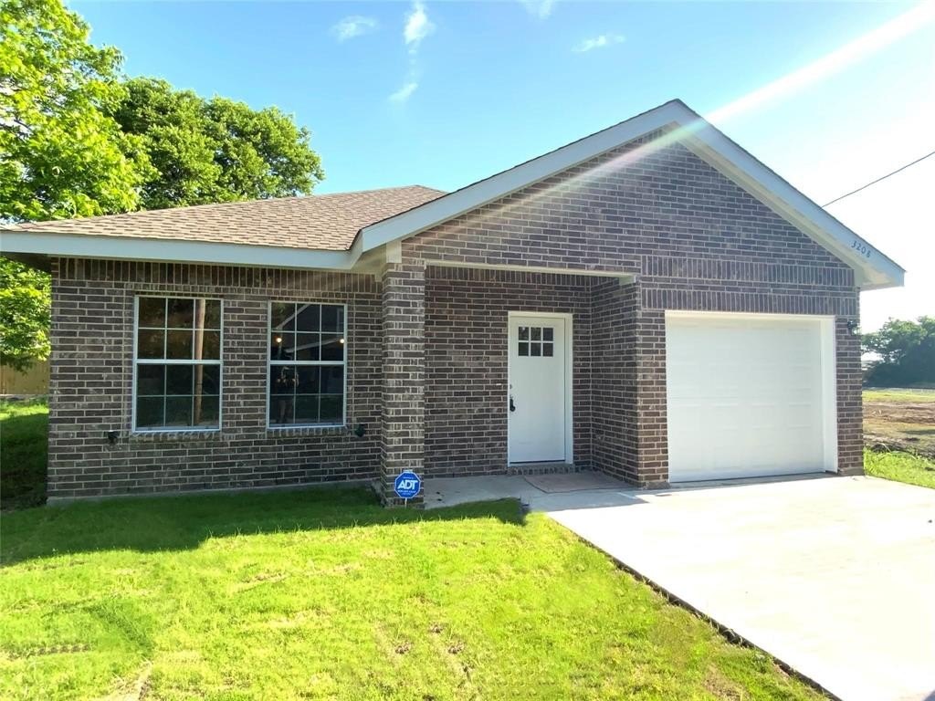 2115 Hemphill Street, Greenville, TX 75401, 3 Habitaciones Habitaciones , ,2 BañosBaños,Residential Lease,En Alquiler,2115 Hemphill Street,20956638