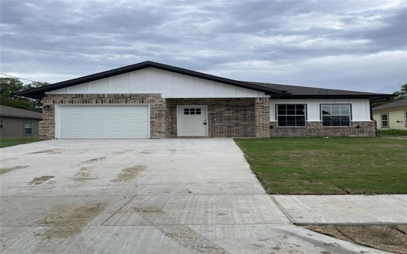 2115 Hemphill Street, Greenville, TX 75401, 3 Habitaciones Habitaciones , ,2 BañosBaños,Residential Lease,En Alquiler,2115 Hemphill Street,20956638