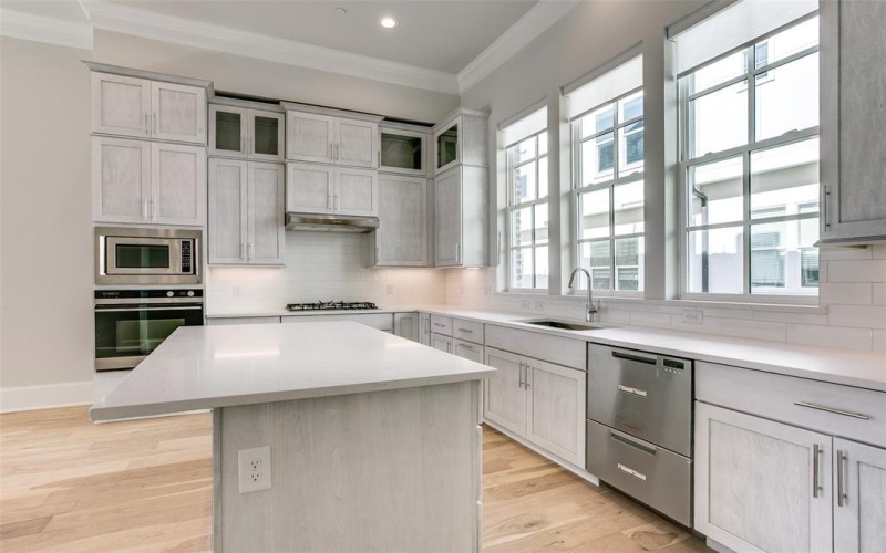 4645 New Water Lane, Dallas, TX 75219, 3 Bedrooms Bedrooms, ,3 BathroomsBathrooms,Residential,For Sale,4645 New Water Lane,20956819