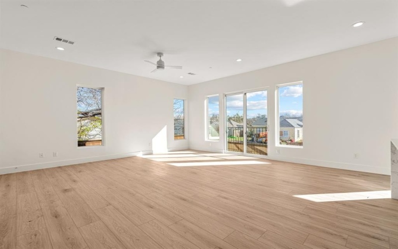 2206 Arroyo Avenue #303, Dallas, TX 75219, 2 Habitaciones Habitaciones , ,2 BañosBaños,Residential Lease,En Alquiler,2206 Arroyo Avenue,20956841