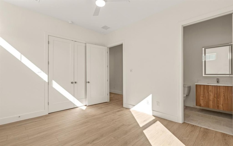 2206 Arroyo Avenue #303, Dallas, TX 75219, 2 Habitaciones Habitaciones , ,2 BañosBaños,Residential Lease,En Alquiler,2206 Arroyo Avenue,20956841
