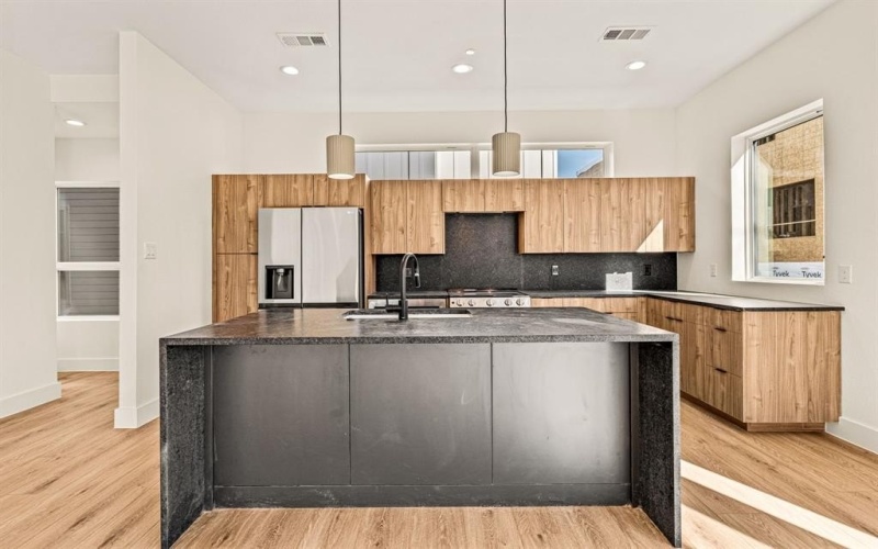 2206 Arroyo Avenue #303, Dallas, TX 75219, 2 Habitaciones Habitaciones , ,2 BañosBaños,Residential Lease,En Alquiler,2206 Arroyo Avenue,20956841