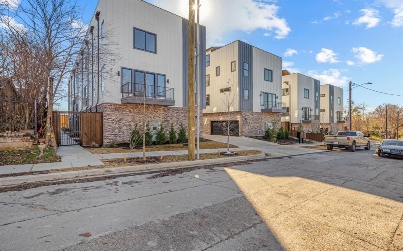 2206 Arroyo Avenue #303, Dallas, TX 75219, 2 Habitaciones Habitaciones , ,2 BañosBaños,Residential Lease,En Alquiler,2206 Arroyo Avenue,20956841