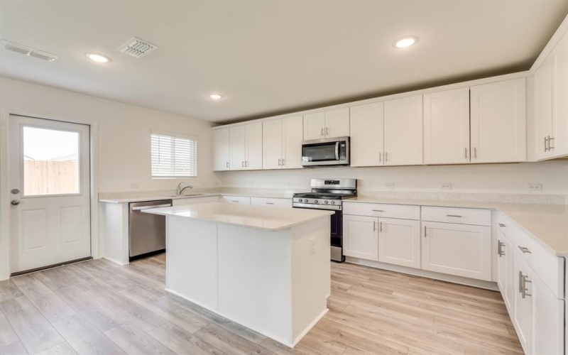 16048 Isles Drive, Fort Worth, TX 76052, 6 Bedrooms Bedrooms, ,3 BathroomsBathrooms,Residential Lease,For Rent,16048 Isles Drive,20956859