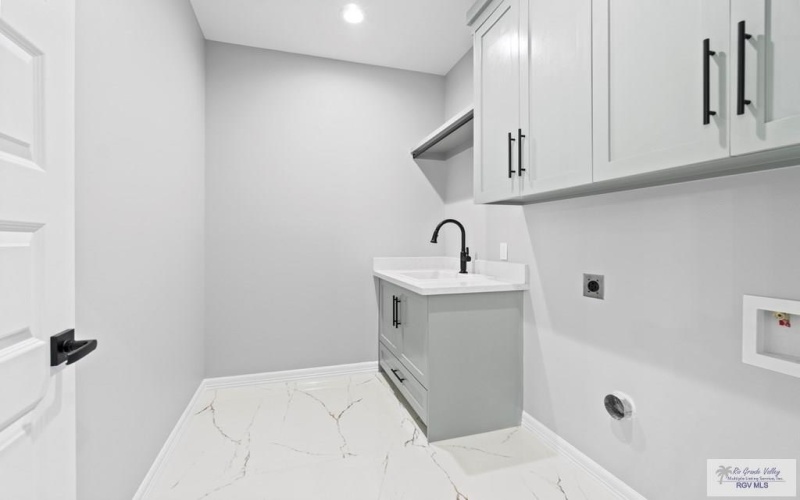 6243 QUEENS WOODS, BROWNSVILLE, TX 78526, 4 Bedrooms Bedrooms, ,3 BathroomsBathrooms,Residential,For Sale,6243 QUEENS WOODS,29765721