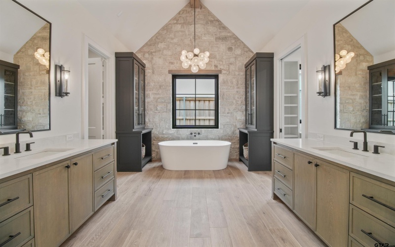 3312 FOREST COURT, Tyler, TX 75703, 4 Habitaciones Habitaciones , ,5 BañosBaños,Residential,En Venta,3312 FOREST COURT,25008518