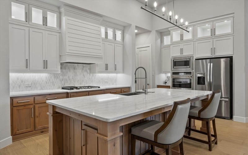 910 Montrose, Rockwall, TX 75087, 4 Bedrooms Bedrooms, ,5 BathroomsBathrooms,Residential,For Sale,910 Montrose,20943900