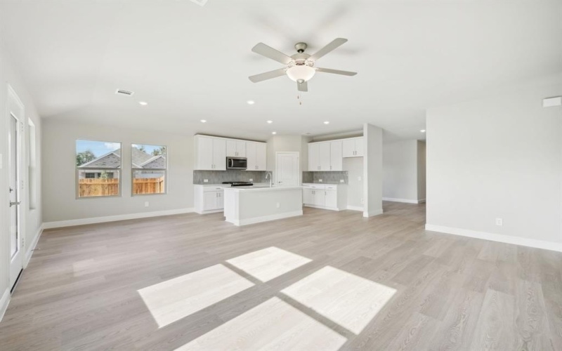 925 Lily Lane, Lavon, TX 75166, 4 Bedrooms Bedrooms, ,3 BathroomsBathrooms,Residential,For Sale,925 Lily Lane,20955159