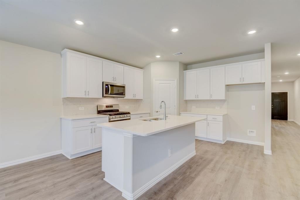 913 Lily Lane, Lavon, TX 75166, 4 Bedrooms Bedrooms, ,3 BathroomsBathrooms,Residential,For Sale,913 Lily Lane,20955251