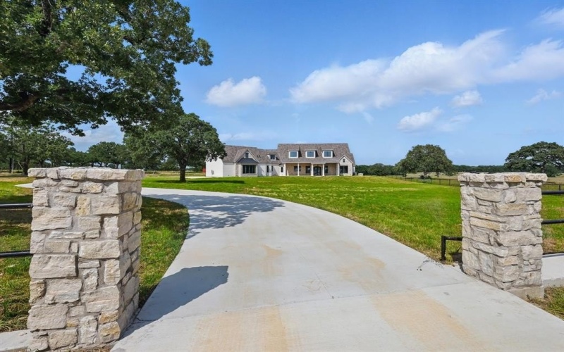 623 Lake Valley Road, Sunset, TX 76270, 4 Bedrooms Bedrooms, ,3 BathroomsBathrooms,Residential,For Sale,623 Lake Valley Road,20955908