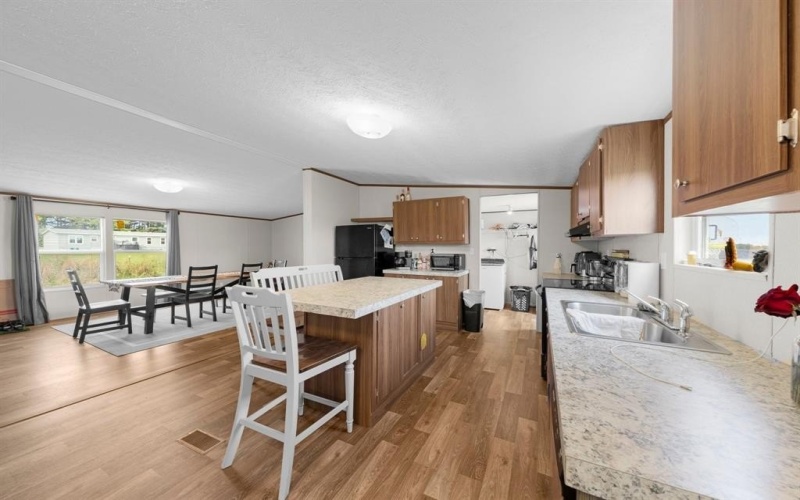 562 VZ COUNTY ROAD 1220, Grand Saline, TX 75140, 4 Habitaciones Habitaciones , ,2 BañosBaños,Residential,En Venta,562 VZ COUNTY ROAD 1220,20957993