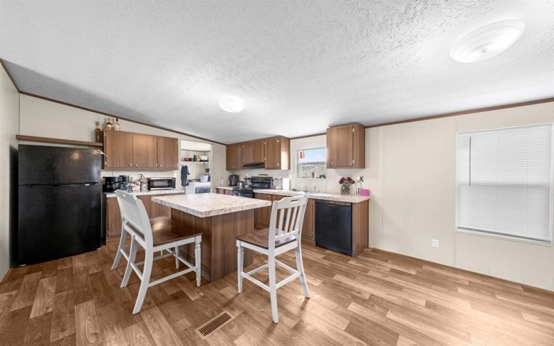 562 VZ COUNTY ROAD 1220, Grand Saline, TX 75140, 4 Habitaciones Habitaciones , ,2 BañosBaños,Residential,En Venta,562 VZ COUNTY ROAD 1220,20957993