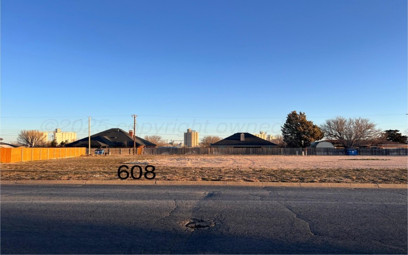 608 Columbia Drive, Hereford, TX 79045, 4 Bedrooms Bedrooms, ,2 BathroomsBathrooms,Residential,For Sale,608 Columbia Drive,25-2385