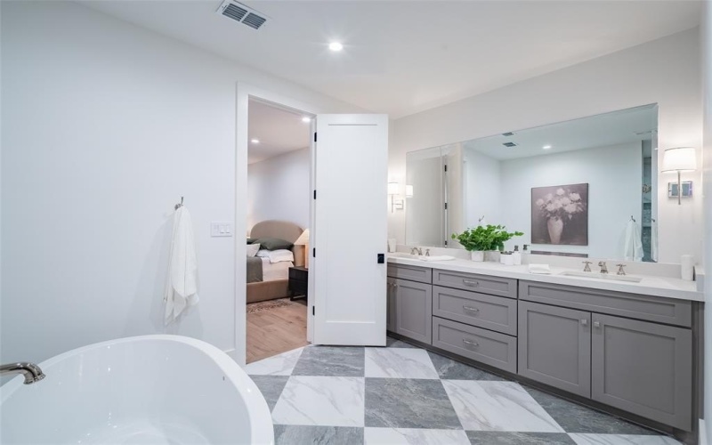 4529 Emerson Avenue #8L, University Park, TX 75205, 3 Bedrooms Bedrooms, ,3 BathroomsBathrooms,Residential Lease,For Rent,4529 Emerson Avenue,20957178