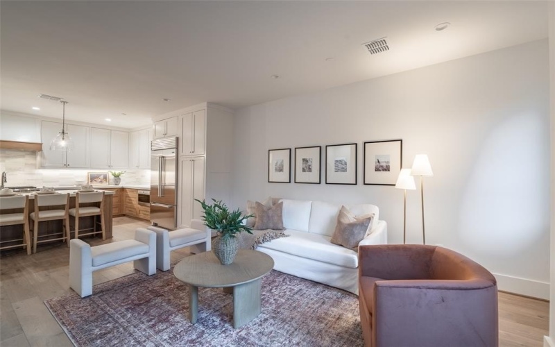 4529 Emerson Avenue #6L, University Park, TX 75205, 2 Habitaciones Habitaciones , ,2 BañosBaños,Residential Lease,En Alquiler,4529 Emerson Avenue,20957184