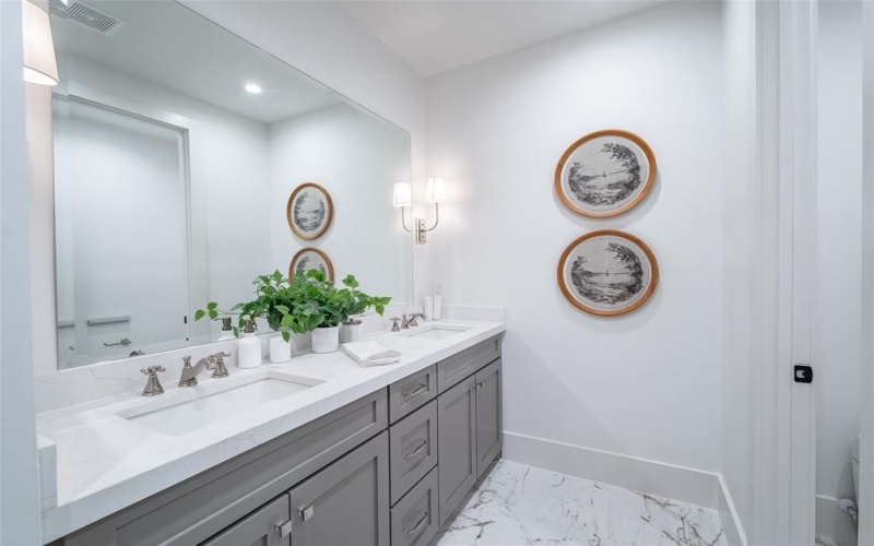 4529 Emerson Avenue #6L, University Park, TX 75205, 2 Habitaciones Habitaciones , ,2 BañosBaños,Residential Lease,En Alquiler,4529 Emerson Avenue,20957184