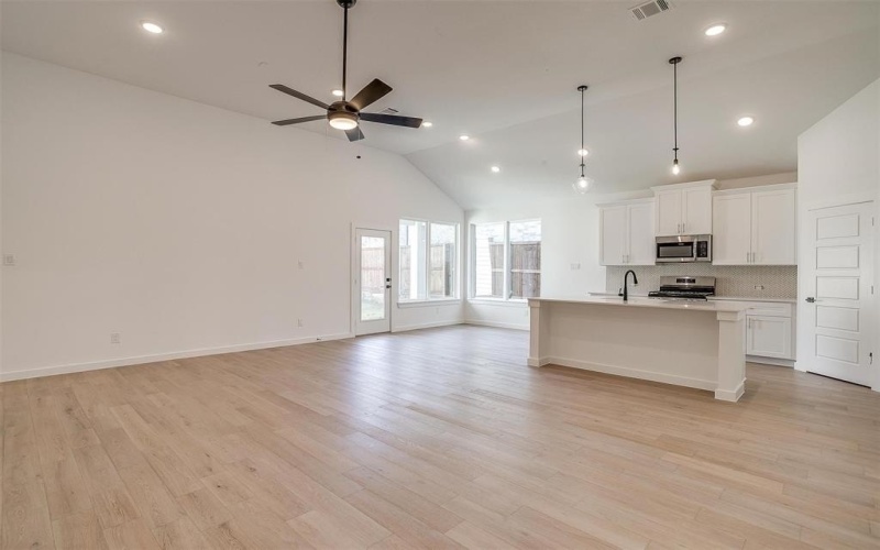 7136 Intrepid Drive, Fort Worth, TX 76179, 3 Bedrooms Bedrooms, ,2 BathroomsBathrooms,Residential,For Sale,7136 Intrepid Drive,20957680