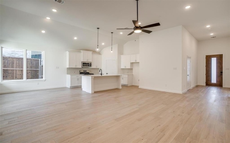 7136 Intrepid Drive, Fort Worth, TX 76179, 3 Bedrooms Bedrooms, ,2 BathroomsBathrooms,Residential,For Sale,7136 Intrepid Drive,20957680