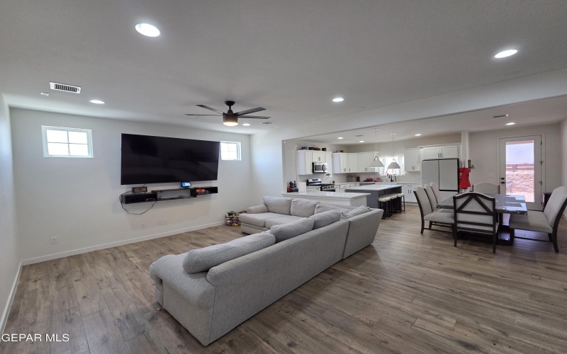 253 Playa Vis Street, Horizon City, TX 79928, 4 Habitaciones Habitaciones , ,2 BañosBaños,Residential,En Venta,253 Playa Vis Street,924002