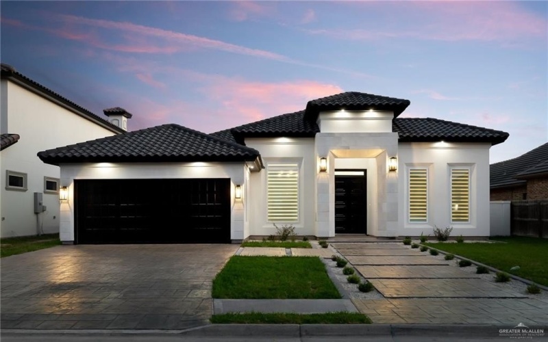 4909 W Highland Avenue, McAllen, TX 78501, 4 Habitaciones Habitaciones , ,5 BañosBaños,Residential Lease,En Alquiler,4909 W Highland Avenue,472975