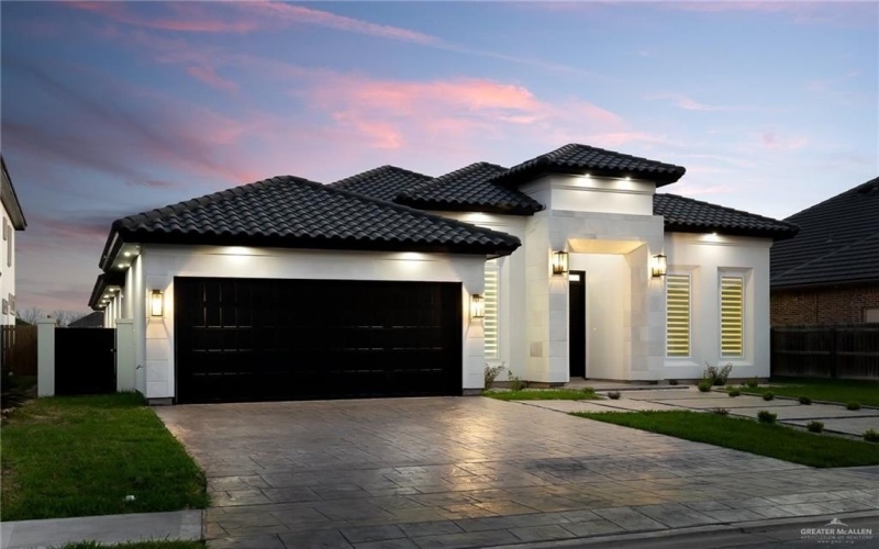 4909 W Highland Avenue, McAllen, TX 78501, 4 Habitaciones Habitaciones , ,5 BañosBaños,Residential Lease,En Alquiler,4909 W Highland Avenue,472975