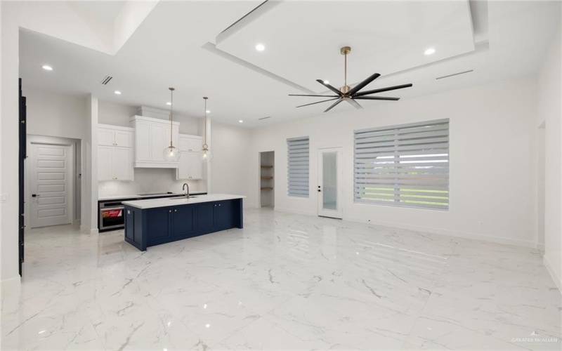 4909 W Highland Avenue, McAllen, TX 78501, 4 Habitaciones Habitaciones , ,5 BañosBaños,Residential Lease,En Alquiler,4909 W Highland Avenue,472975