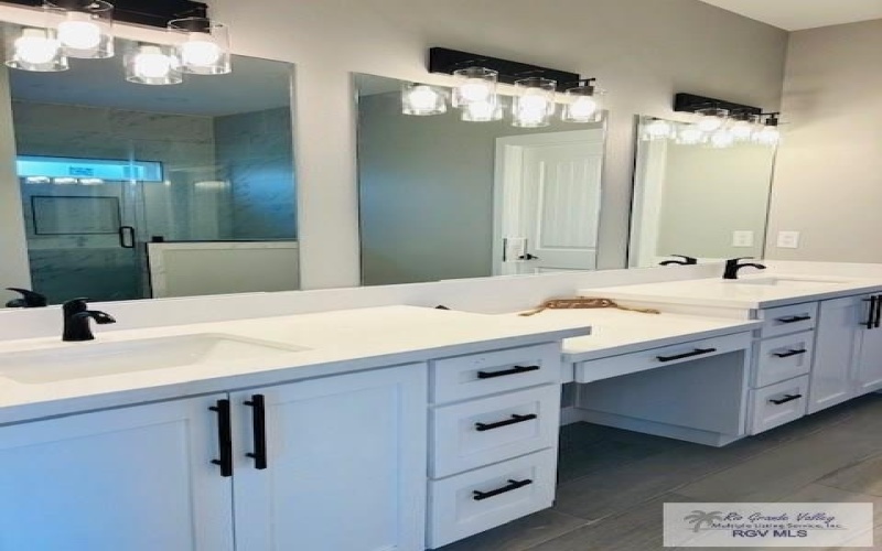 521 VALLEY OAK CIR., LOS FRESNOS, TX 78566, 3 Habitaciones Habitaciones , ,2 BañosBaños,Residential,En Venta,521 VALLEY OAK CIR.,29765763