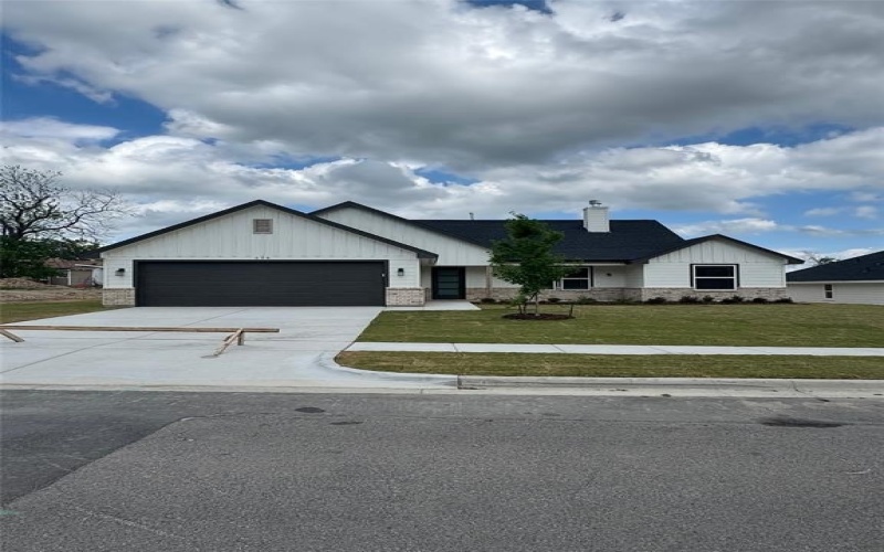 608 N MILL Street, Weatherford, TX 76086, 3 Bedrooms Bedrooms, ,2 BathroomsBathrooms,Residential,For Sale,608 N MILL Street,20894163