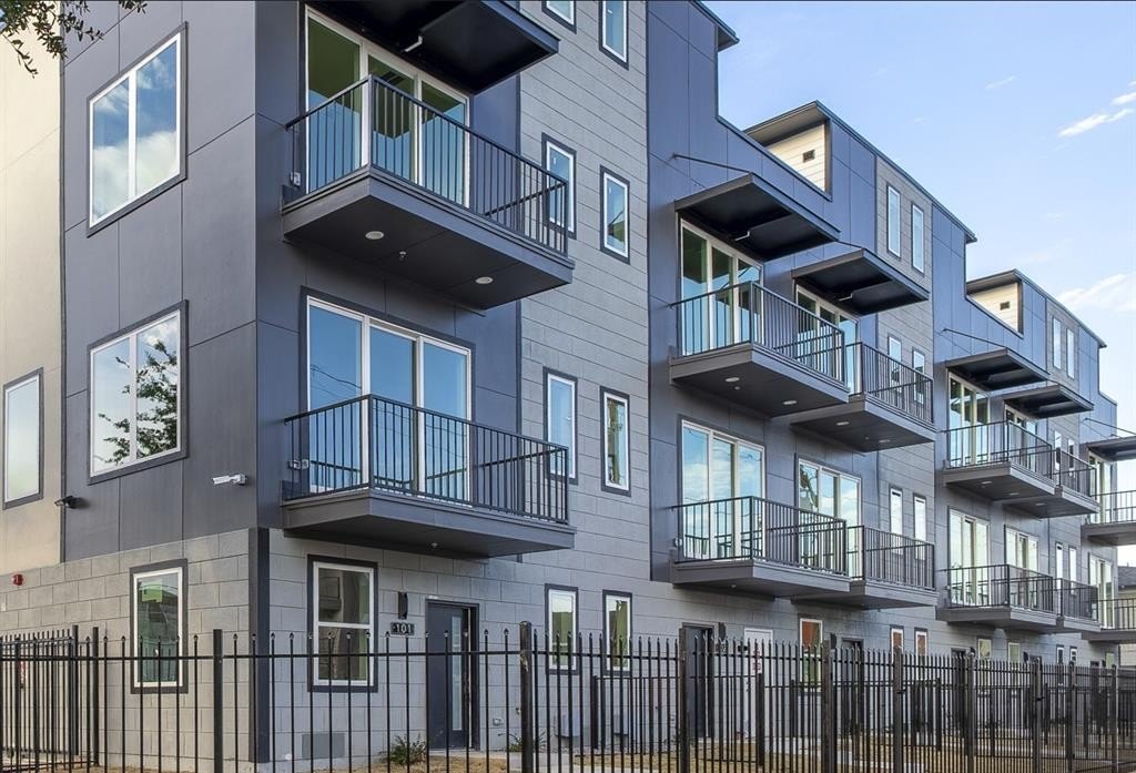 1614 N Fitzhugh Avenue #105, Dallas, TX 75204, 2 Habitaciones Habitaciones , ,2 BañosBaños,Residential Lease,En Alquiler,1614 N Fitzhugh Avenue,20941133