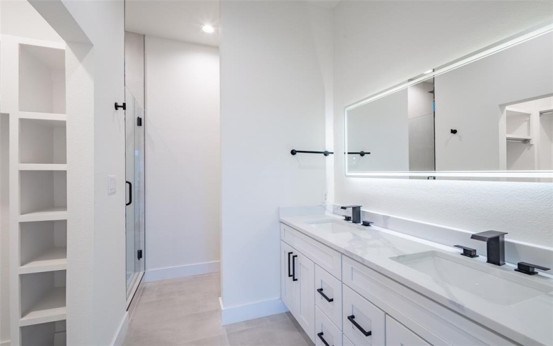 1614 N Fitzhugh Avenue #306, Dallas, TX 75204, 2 Habitaciones Habitaciones , ,2 BañosBaños,Residential Lease,En Alquiler,1614 N Fitzhugh Avenue,20948327