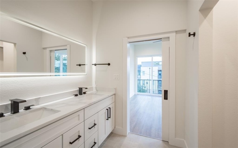 1614 N Fitzhugh Avenue #306, Dallas, TX 75204, 2 Habitaciones Habitaciones , ,2 BañosBaños,Residential Lease,En Alquiler,1614 N Fitzhugh Avenue,20948327