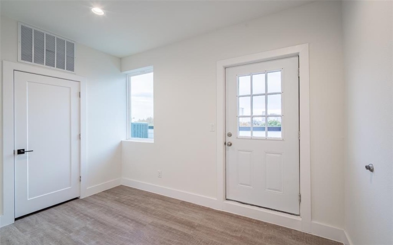 1614 N Fitzhugh Avenue #306, Dallas, TX 75204, 2 Habitaciones Habitaciones , ,2 BañosBaños,Residential Lease,En Alquiler,1614 N Fitzhugh Avenue,20948327