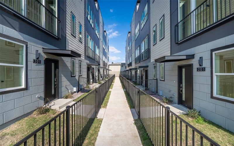 1614 N Fitzhugh Avenue #306, Dallas, TX 75204, 2 Habitaciones Habitaciones , ,2 BañosBaños,Residential Lease,En Alquiler,1614 N Fitzhugh Avenue,20948327