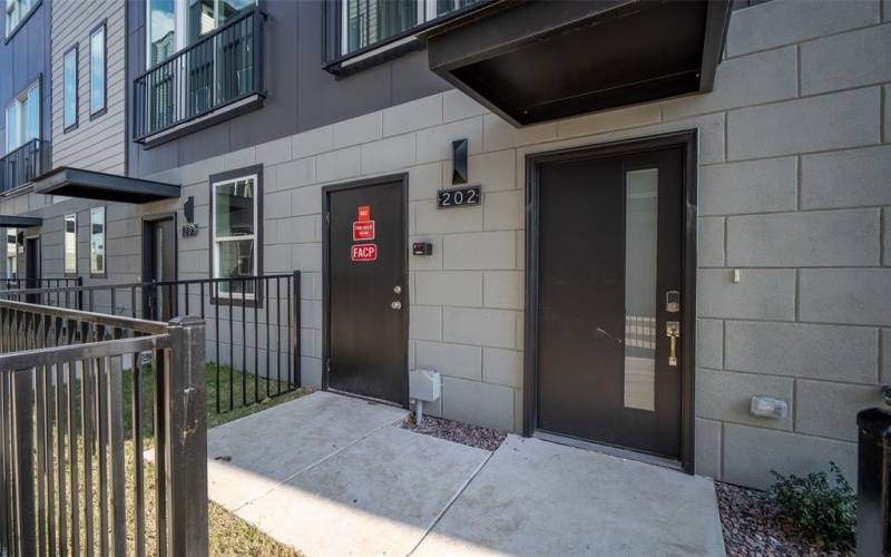 1614 N Fitzhugh Avenue #306, Dallas, TX 75204, 2 Habitaciones Habitaciones , ,2 BañosBaños,Residential Lease,En Alquiler,1614 N Fitzhugh Avenue,20948327