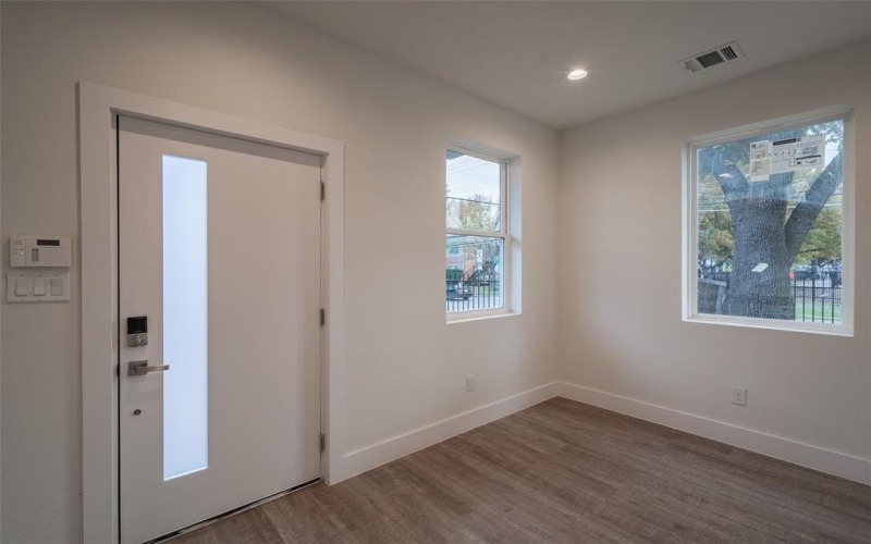 1614 N Fitzhugh Avenue #306, Dallas, TX 75204, 2 Habitaciones Habitaciones , ,2 BañosBaños,Residential Lease,En Alquiler,1614 N Fitzhugh Avenue,20948327