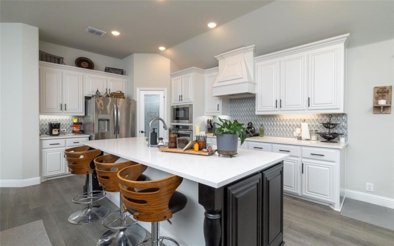 513 Livia Street, Burleson, TX 76028, 3 Bedrooms Bedrooms, ,2 BathroomsBathrooms,Residential,For Sale,513 Livia Street,20957443