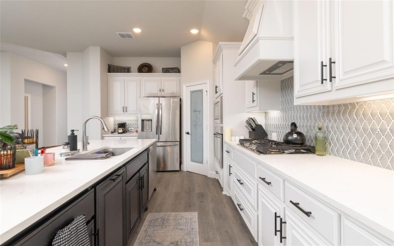 513 Livia Street, Burleson, TX 76028, 3 Bedrooms Bedrooms, ,2 BathroomsBathrooms,Residential,For Sale,513 Livia Street,20957443