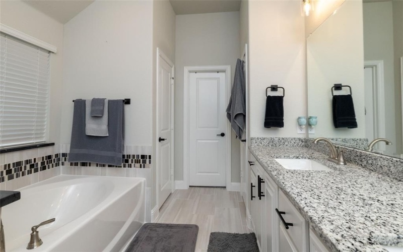 513 Livia Street, Burleson, TX 76028, 3 Bedrooms Bedrooms, ,2 BathroomsBathrooms,Residential,For Sale,513 Livia Street,20957443