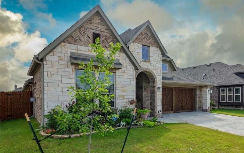 513 Livia Street, Burleson, TX 76028, 3 Bedrooms Bedrooms, ,2 BathroomsBathrooms,Residential,For Sale,513 Livia Street,20957443