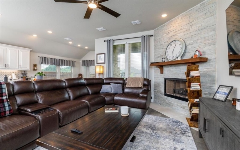 513 Livia Street, Burleson, TX 76028, 3 Bedrooms Bedrooms, ,2 BathroomsBathrooms,Residential,For Sale,513 Livia Street,20957443